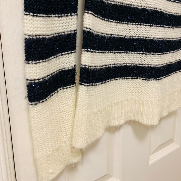 White&dark blue sequined knit sweater 💙🤍 - Picture 3 of 12